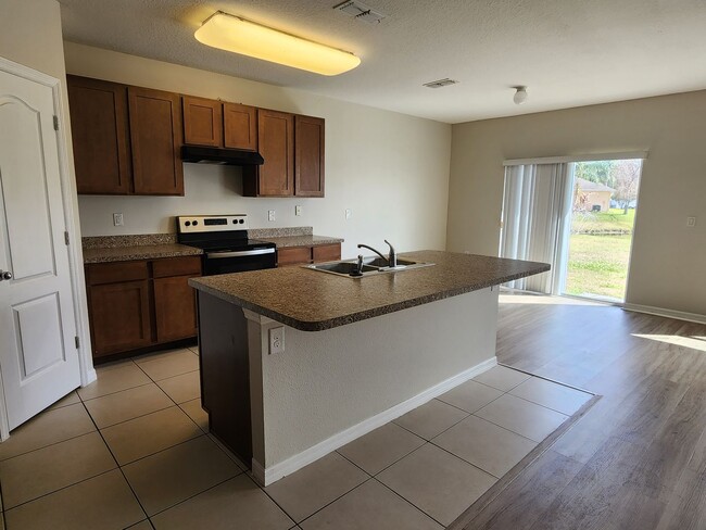 Photo - Lake Front House 4 Bedroom 3 Bathroom