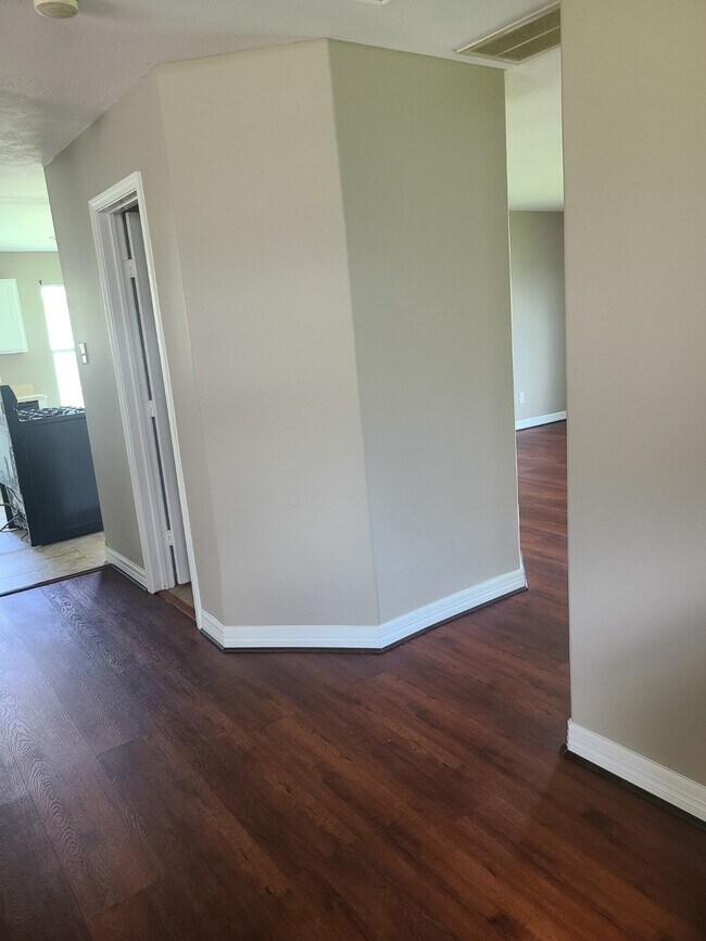 Photo - 1411 Heathcote Ln