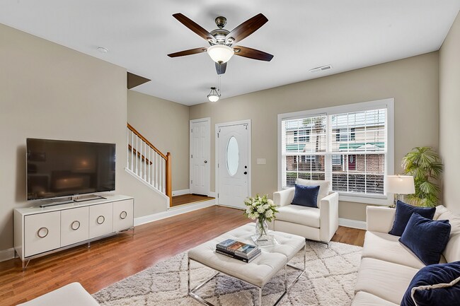 Photo - 2 bed, 2.5 bath pet friendly apartment for... Unit L1