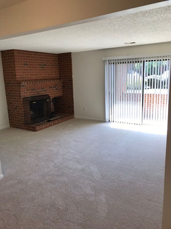 Photo - Great 1BR/1BA Unit in Turtle Creek! Unit 4