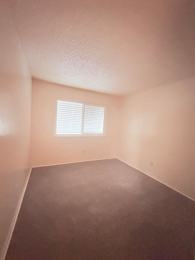 Photo - 904 Dornajo Way Unidad 004