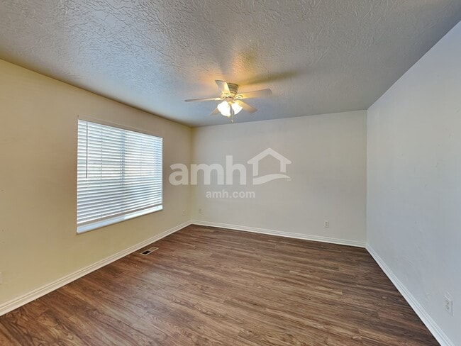 Photo - 651 Saddlebrook Dr