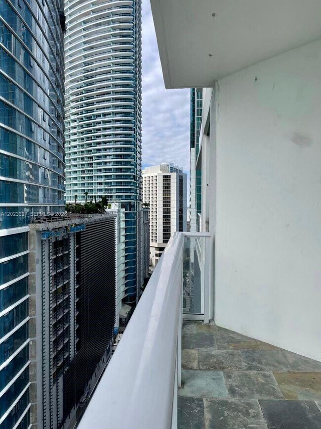 Photo - 300 S Biscayne Blvd Unidad T-1404