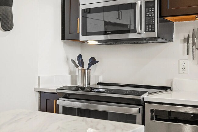 1301 N Courthouse Rd Unit 1807