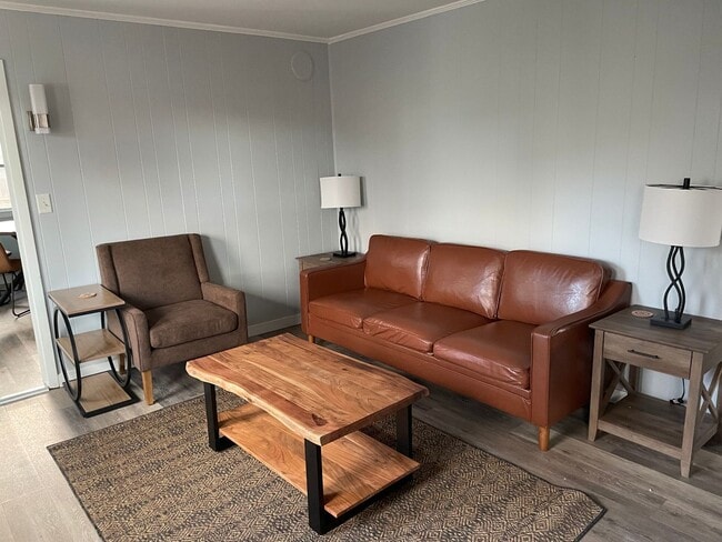 Building Photo - 83 Oak St Unit 85 Oak St