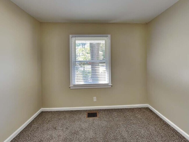 Photo - 277 Rocking Hill Dr SW