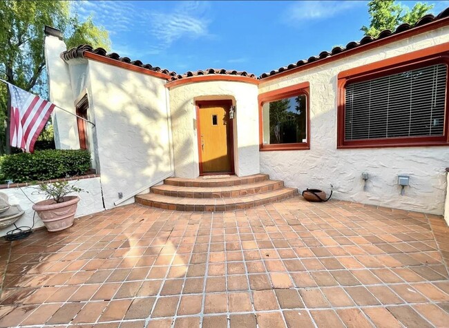 Photo - 1127 Clark Way