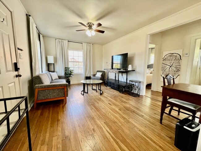 Photo - 3208 Clearview St