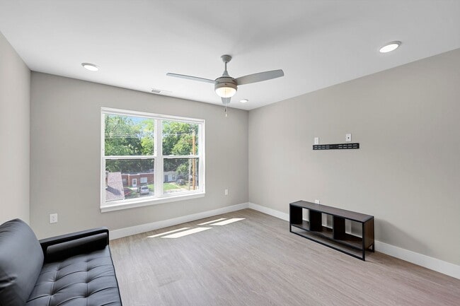 707 W Springfield Ave