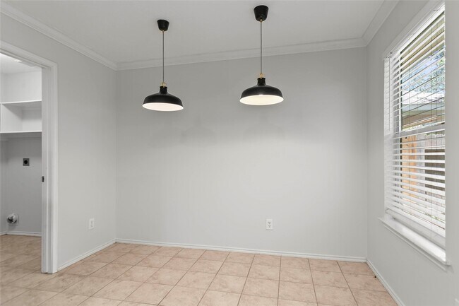 Photo - 6 Thicket Grove Pl