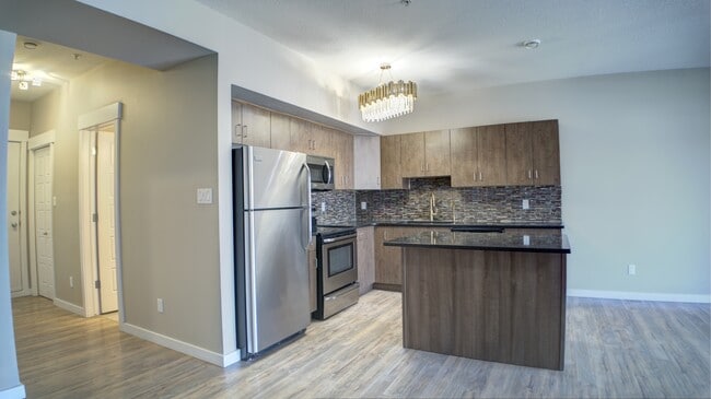 Photo - 10518-10113 113 St