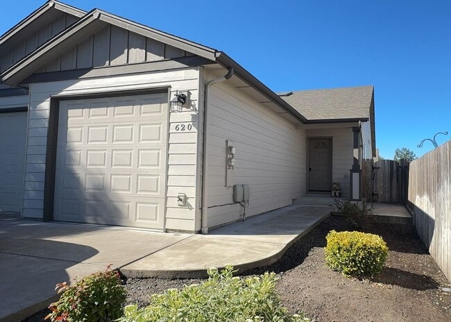Building Photo - 620-622 Ecols St S Monmouth, OR 97351 Unit 620