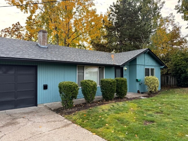Building Photo - 2 Bedroom Duplex in Southwest Eugene Rental