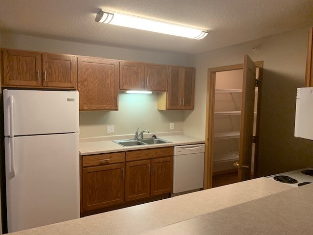 Photo - Crown Apartments