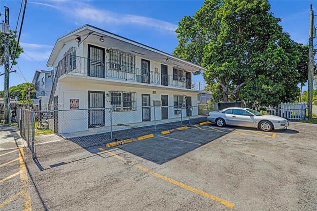 Photo - 7520 NE Miami Ct Apartamento Unidad Top Left
