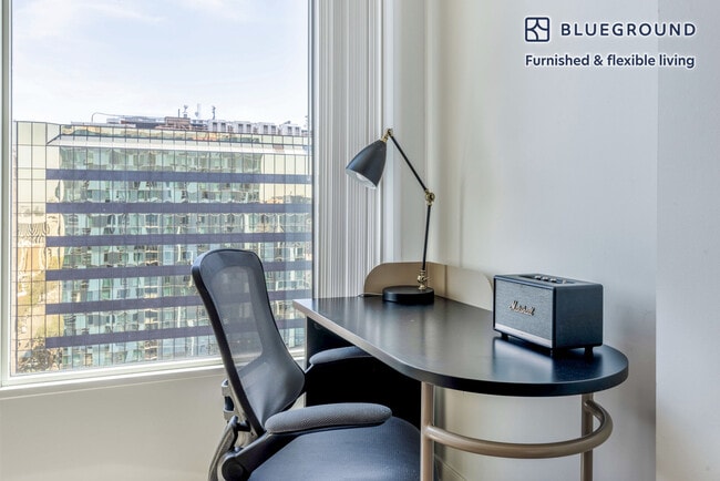 Photo - 1 S Market St Unidad SI FL18-ID1312