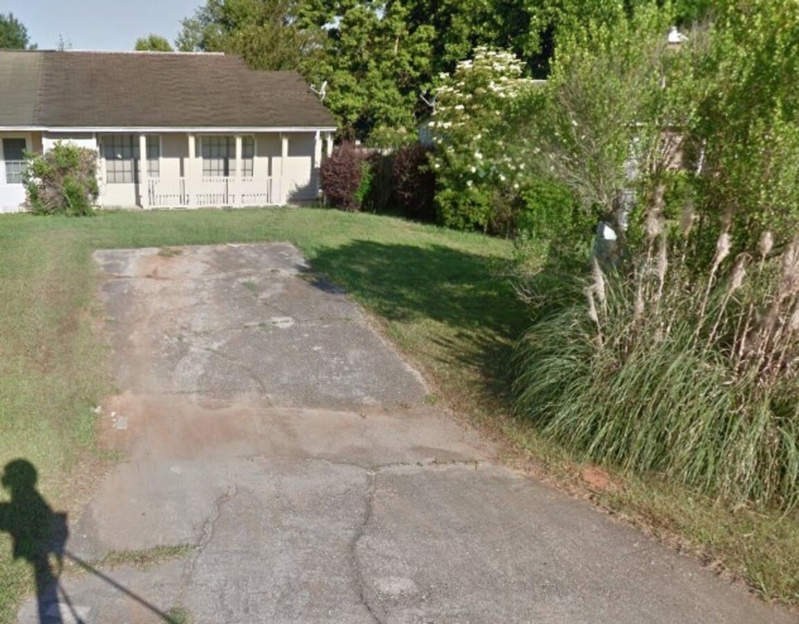 Photo - 2586 Chateau Ln