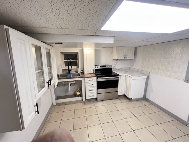 Building Photo - 3139 W Pershing Rd Unit Basement garden