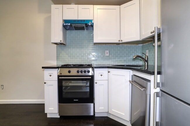 Building Photo - 60 Webster Ave Unit 2