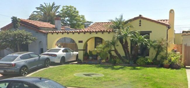 Building Photo - Luxury Meets Convenience Rental