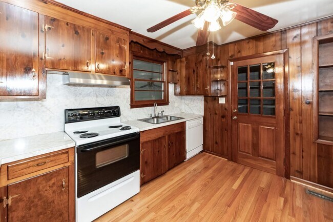 Photo - 453 Wade Hampton Dr
