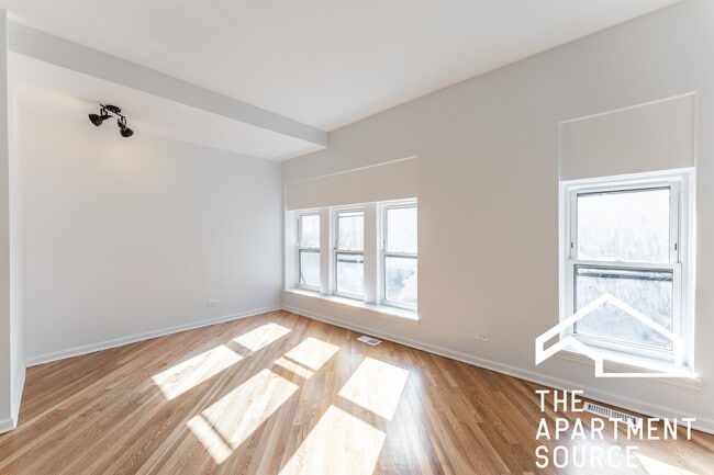 Photo - 1875 N Sheffield Ave Unidad A