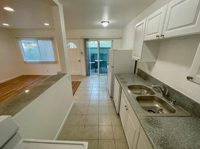 Building Photo - 1815 10th St Rental