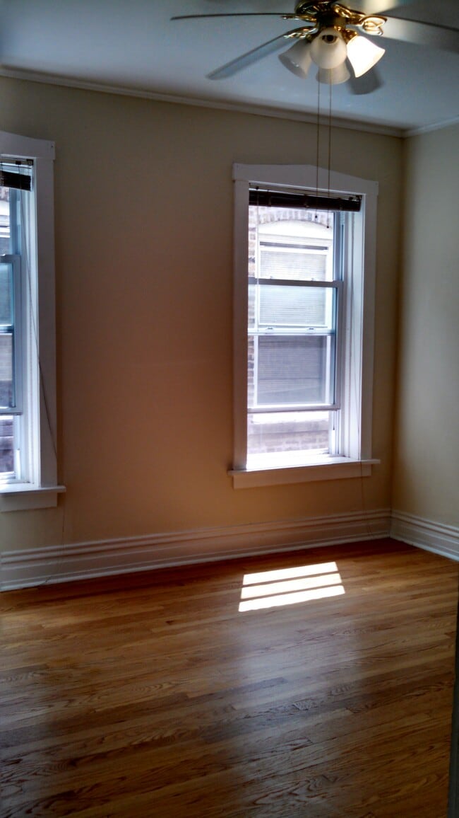 Building Photo - 1257 W Arthur Ave Unit #3