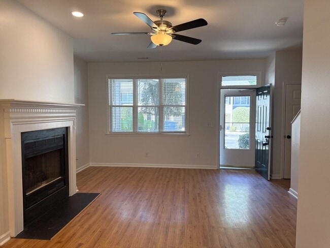 Photo - Newly Updated Townhome with Minutes Walk t...