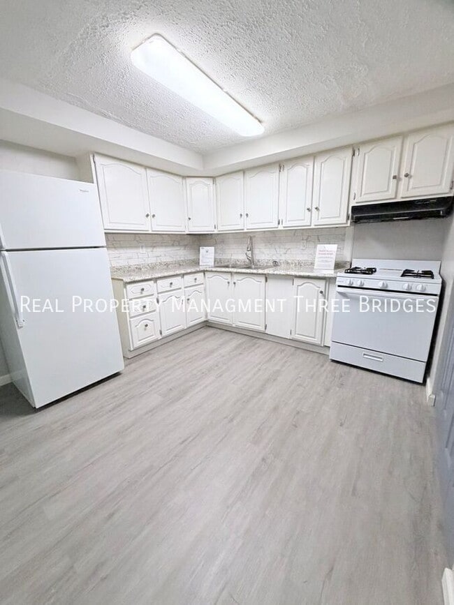 Photo - 28 Redwood Dr