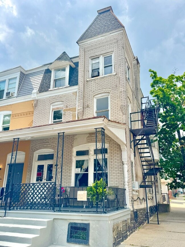 Building Photo - 501 W Allen St Unit 501-2