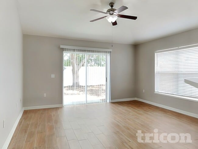 Photo - 1420 Shorewood Dr