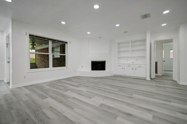 Photo - 9807 Braewick Dr