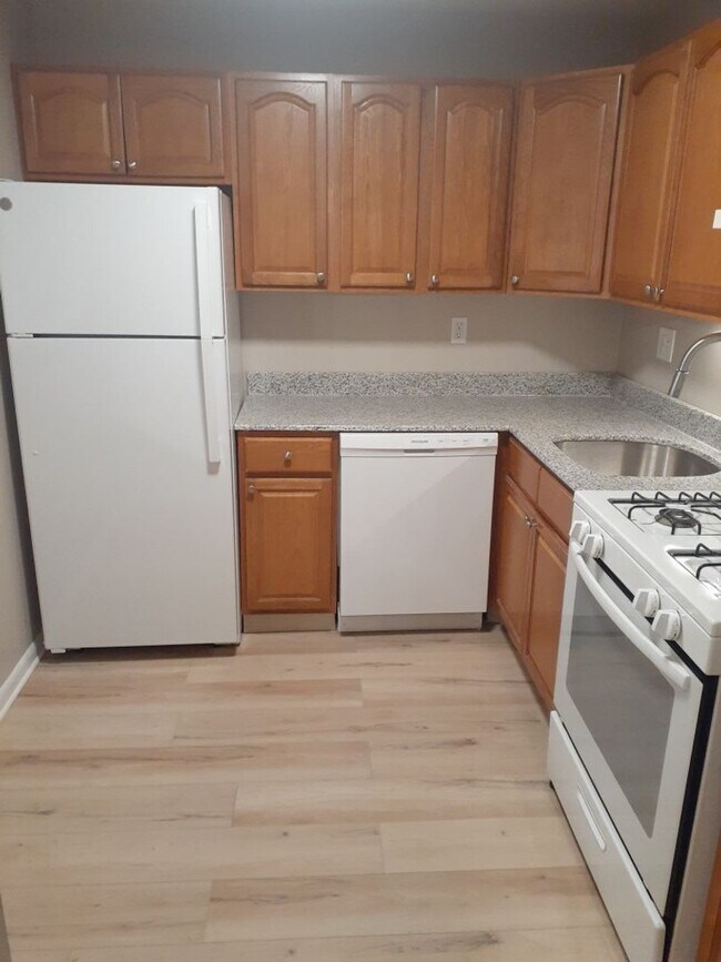 Photo - RIVERSIDE CHATEAU ASSOCIATES LP Unit 317