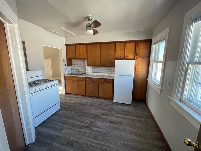 Photo - ELECTRIC & GAS INCLUDED!! Studio Upper Apartment Unidad 4