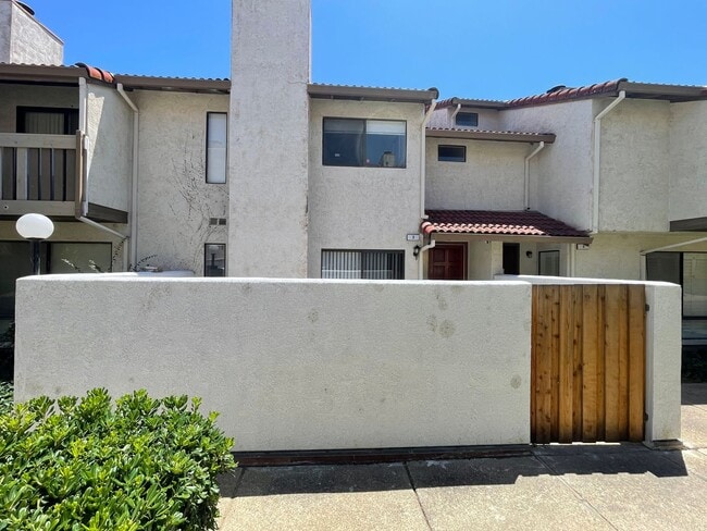 Beautiful Updated 3 Bedroom, 2 1/2 Bath Condo - Beautiful Updated 3 Bedroom, 2 1/2 Bath Condo