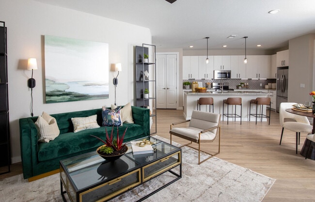 Photo - Get One Month FREE! Unidad E1