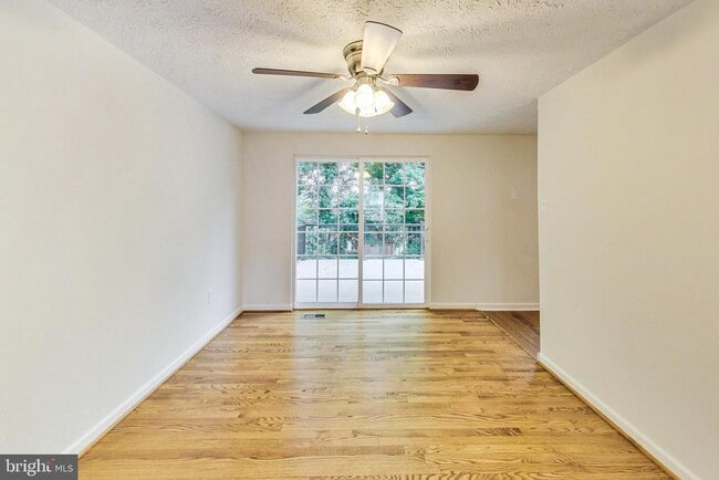 Photo - 6307 Willow Way