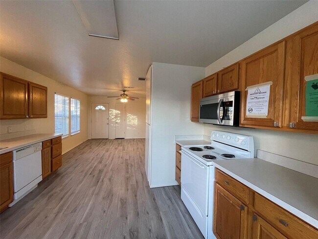 Photo - Cozy 2 Bedroom and 2 bathroom duplex for rent in Saginaw! Unit 3