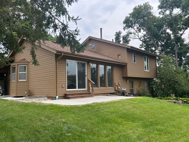 Building Photo - 1607 S 136th St Rental