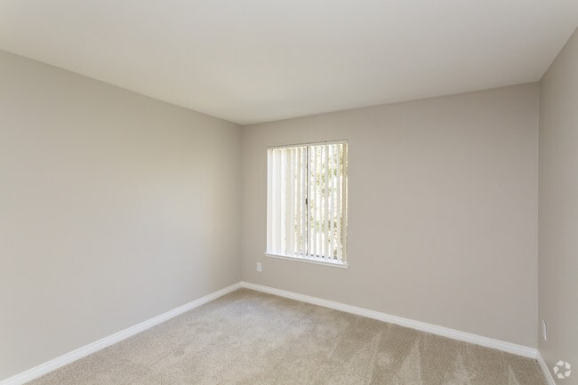 1 BR, 1 BA - 670 SF