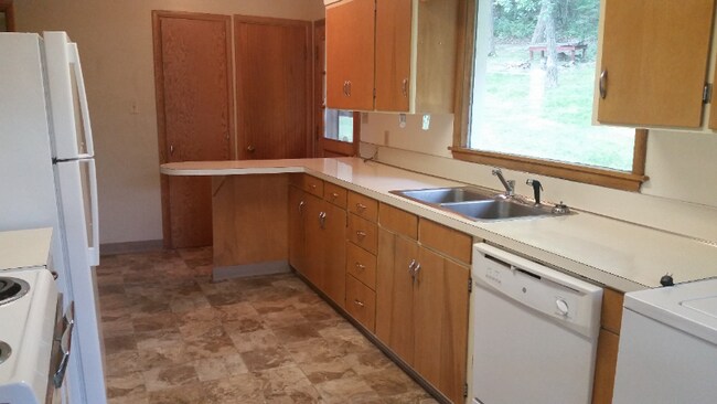 Photo - 265 Viking Dr