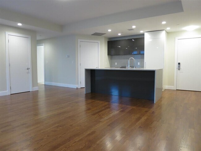 Photo - 906 E 2nd St Unit 101