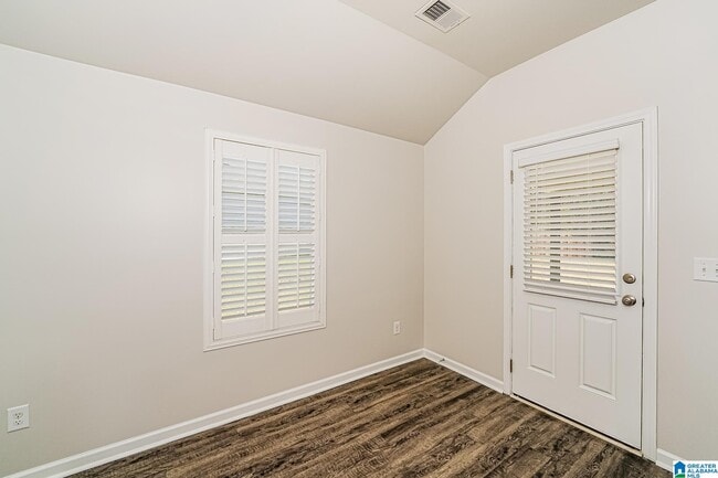 Photo - 331 Woodland Trl