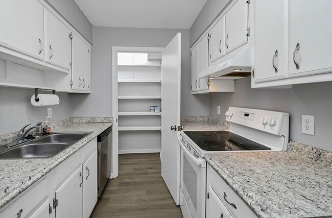 Photo - Walkable Downtown Lexington Living in Shadow Moss | Ground-Floor 2BR Retreat - Water sewer & tras...