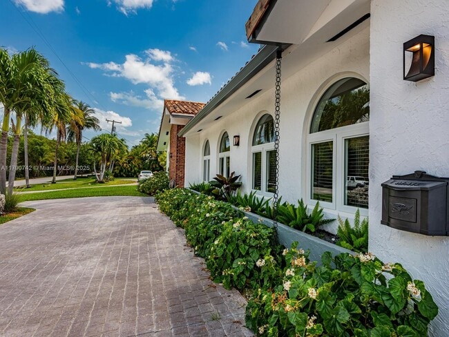 Photo - 1036 Lugo Ave