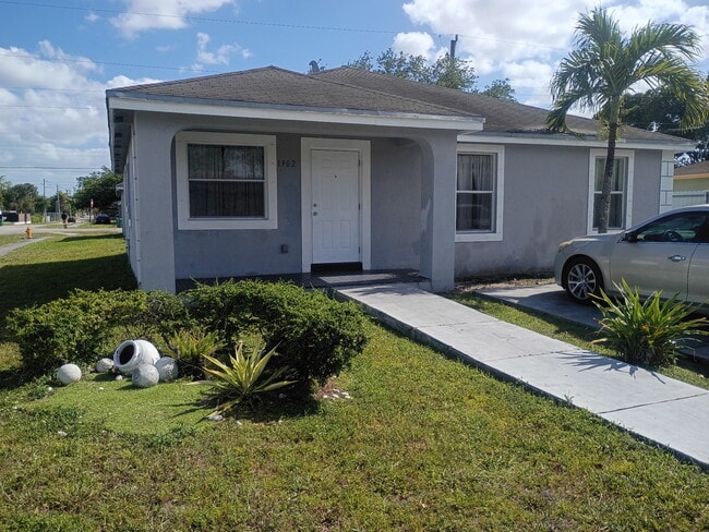 Building Photo - 1902 NW 83rd St