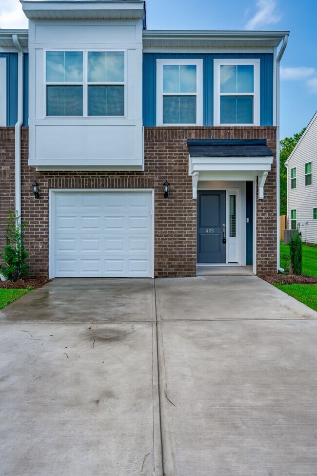 Photo - Modern 3-Bed, 2.5-Bath Townhome in Prime L...