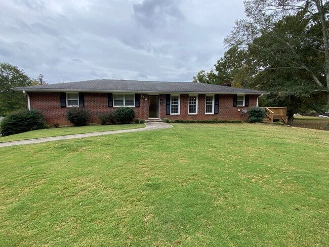 Photo - 122 Keown Rd SE