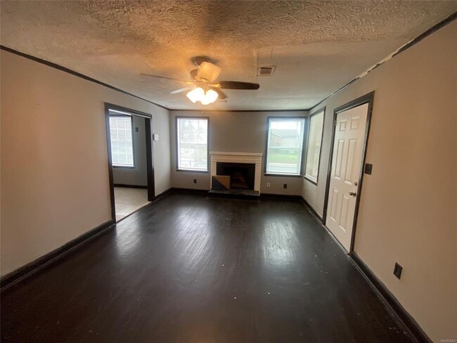 Photo - 3577 Whiting Ave